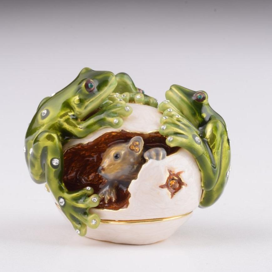 Frogs on Egg - 99fab 