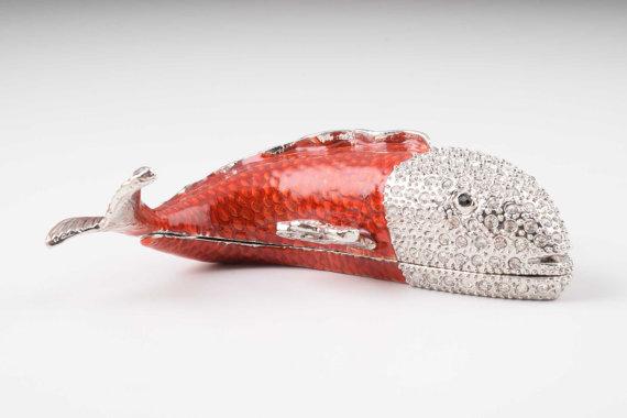 Red & Silver Fish - 99fab 