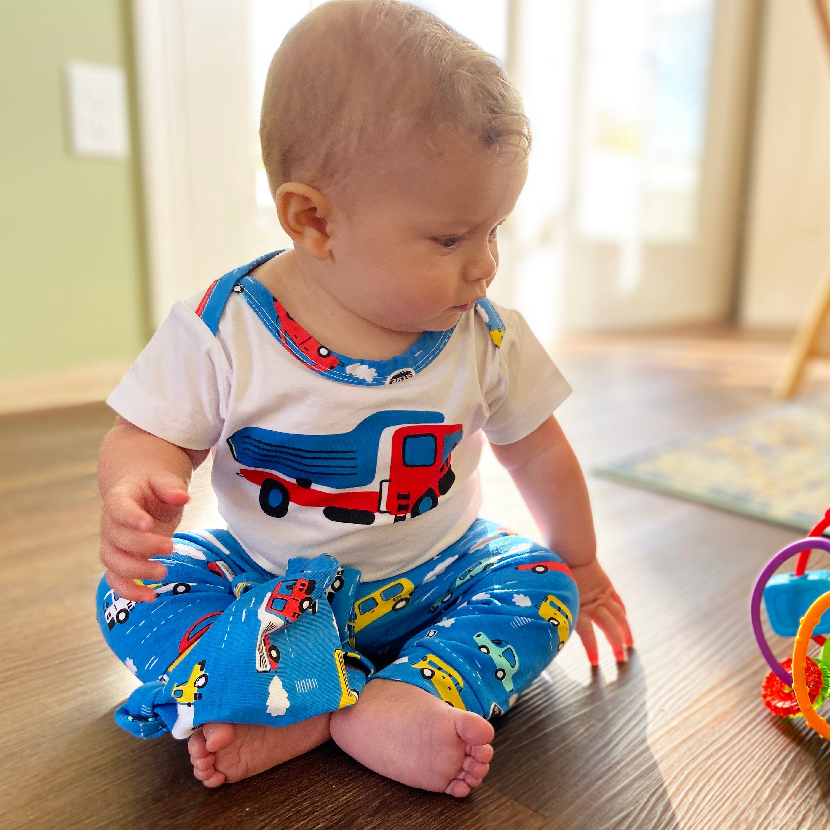 Baby Boys Layette Cars Trucks Onesie Pants Cap 3pc Gift Set Clothing