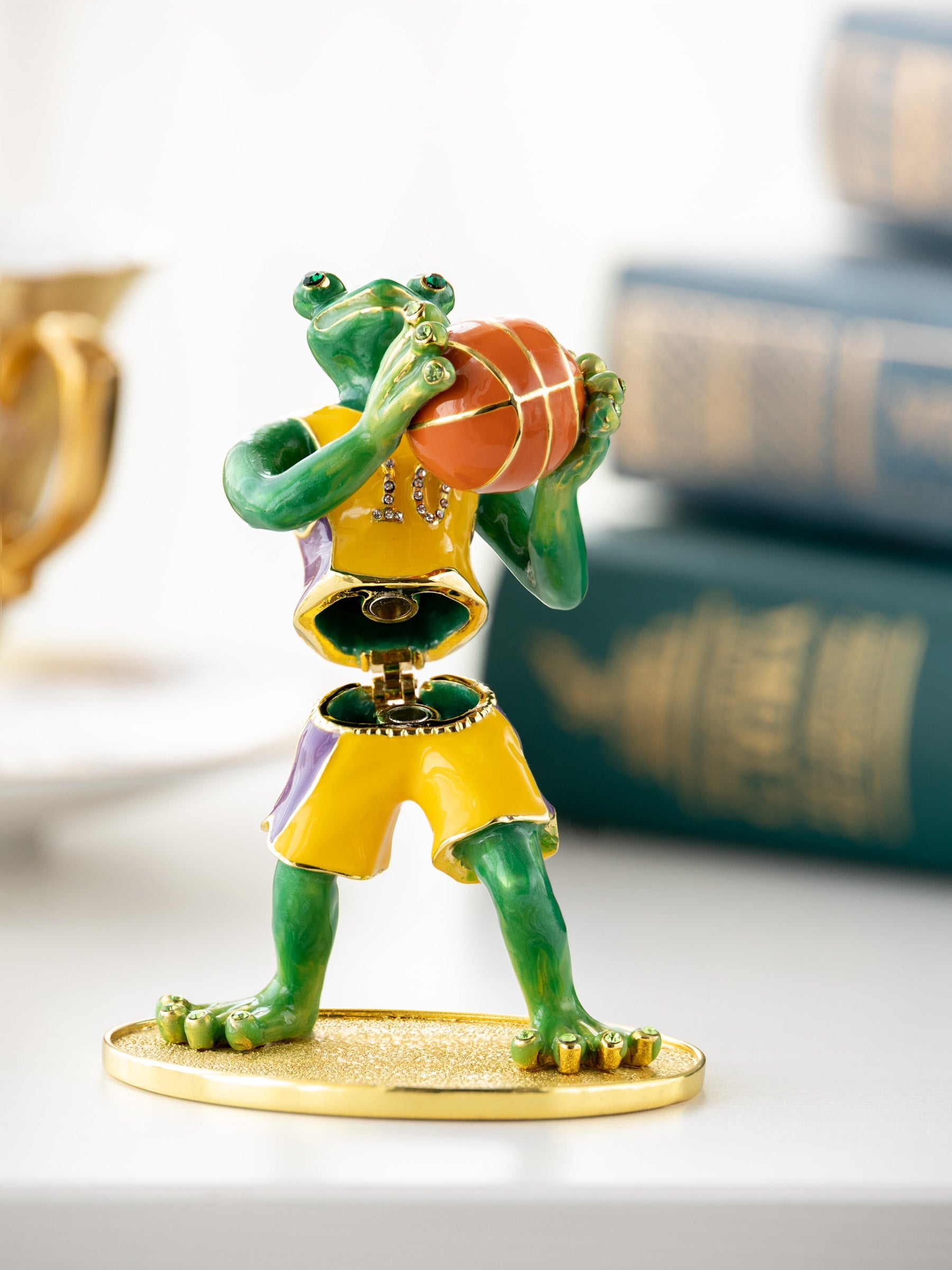 Frog Playing Basketball-1