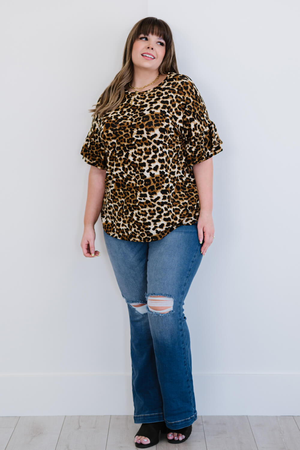 Doe & Rae Lookin' Fabulous Full Size Run Leopard Print Tee