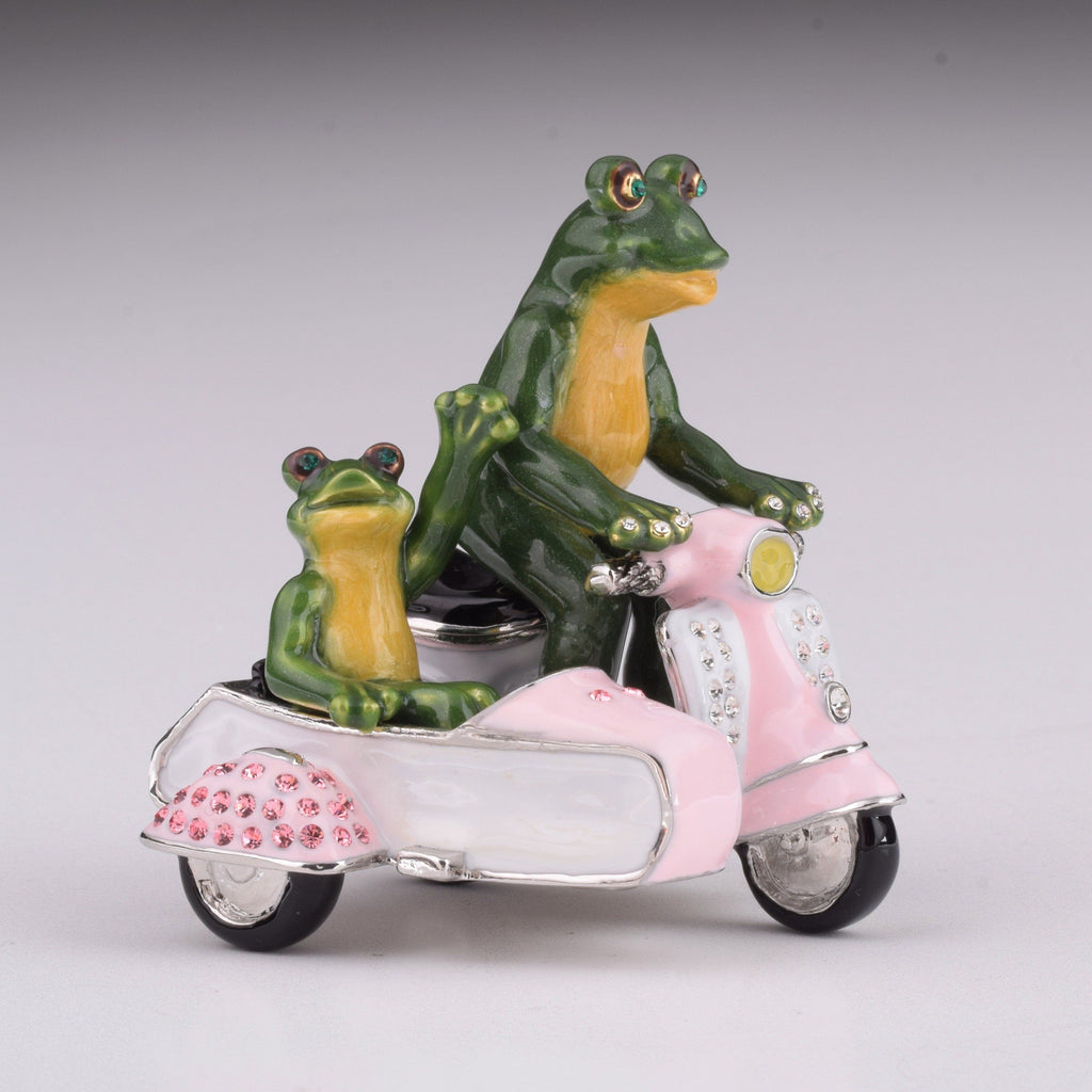 Frogs Riding Vespa with Sidecar - 99fab 